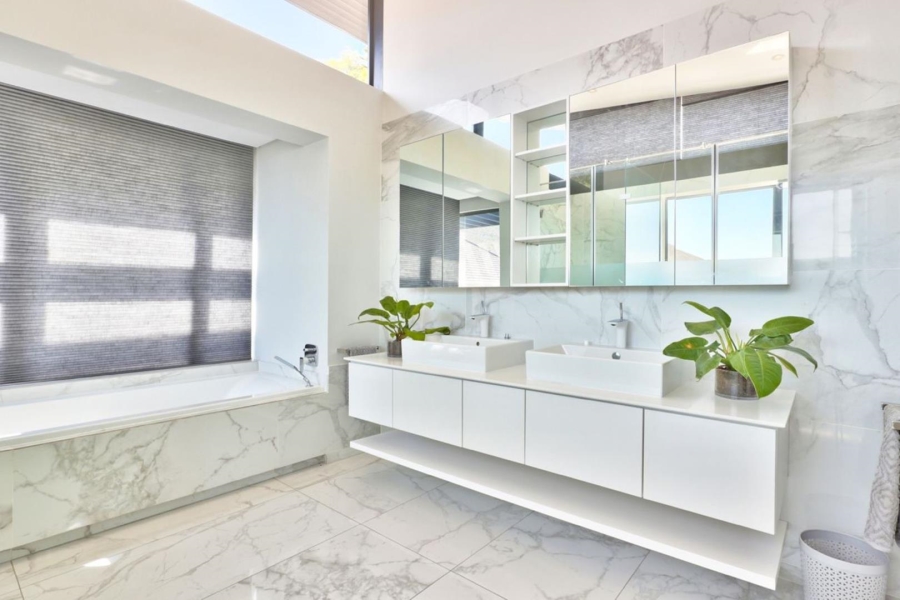 5 Bedroom Property for Sale in Fresnaye Western Cape